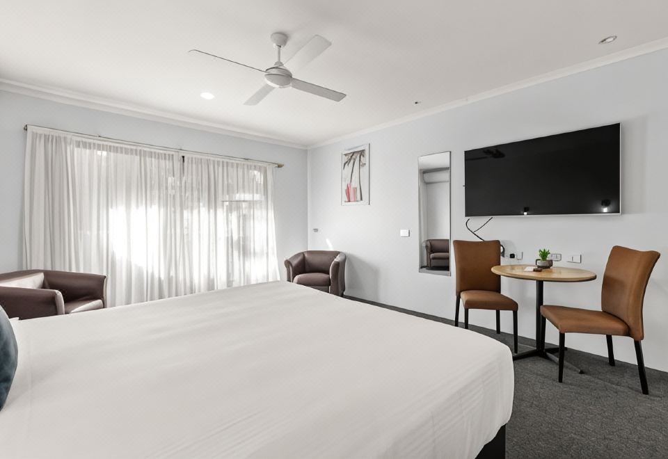 Macquarie Barracks Motor InnPremium King Room-Not Pet Friendly