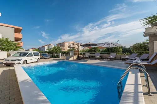 Apartments & Rooms Danivan Pool Villas