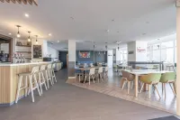 Holiday Inn Calais - Centre Car Ferry by IHG