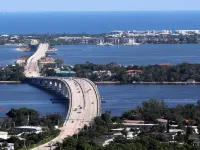 2 Bedroom 1,079 sf Cottage. Dock. Full Kitchen, WI-FI,HDTV, Parking & Pets ok.