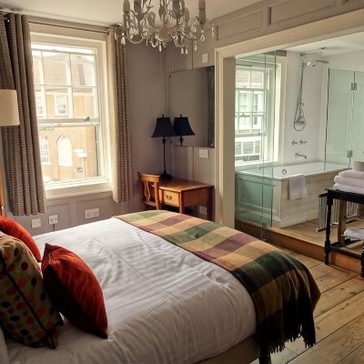 Deluxe Double Room, Ensuite (King) The Wellington Promo Code