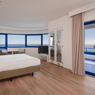 Superior Double Room with Extra Bed and Sea View