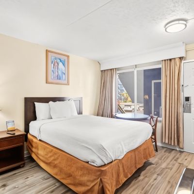 Queen Studio - Non-Smoking Ocean 5 Hotel Promo Code