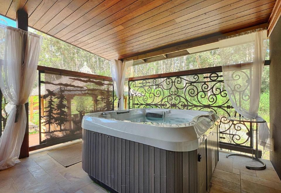 套房（带热水浴缸）