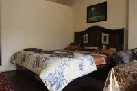 Mother Hostel Hotele w: 