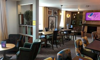 The Crown Hotel - Housity