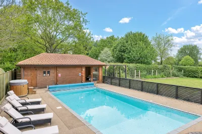 Luxury Spa House | Heated Pool | Spa Facilities Ξενοδοχεία στην πόλη 