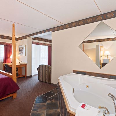 Superior King Suite with Hot Tub - Non-Smoking