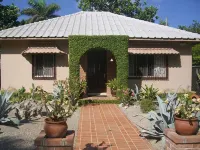 A Private Cottage Just Steps Away From the Beach and Hip Strip Các khách sạn ở 