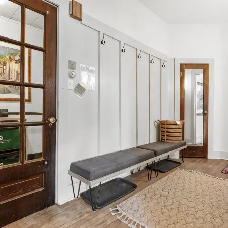 Downtown Apartment! Large, Cozy, Family friendly private oasis in city center! Отели в г. Петоски
