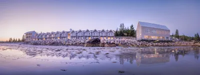 Quarterdeck Beachside Villas & Lofts Hotel a 