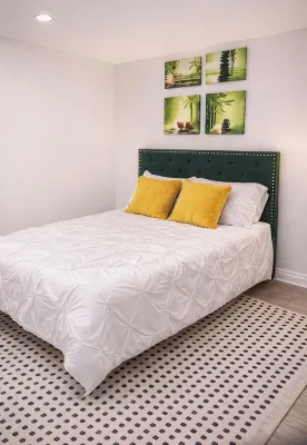 Private Suite W Bathroom & Laundry -Oshawa . Great for Out of Town Travellers