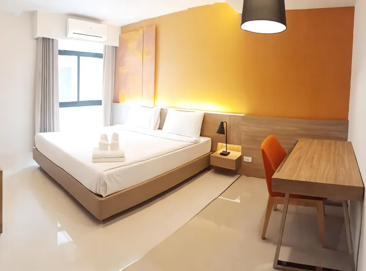 ห้องดีลักซ์ เตียงใหญ่ 1 เตียง