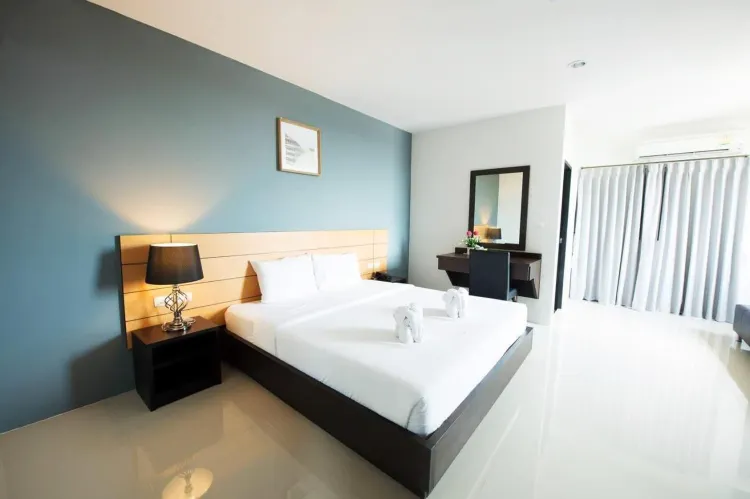 ห้องดีลักซ์ เตียงใหญ่ 1 เตียง