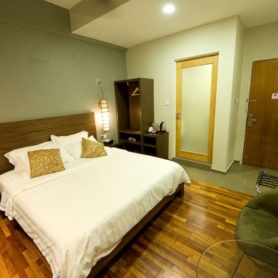 城景行政特大床房 河濱精品旅館與咖啡廳優惠