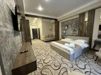 Shahristan โรงแรมในทาราซ