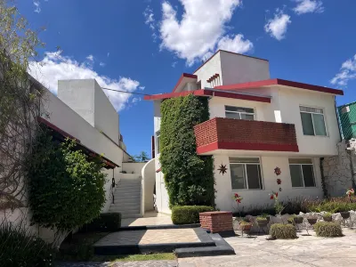 Privada 400 Hotels in 