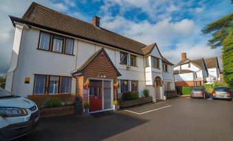 Red Mullions Guest House - Housity