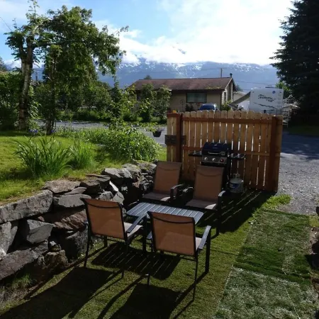Sleeps 6. Suite - historical home