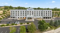Elevation Inn & Suites, Trademark Collection by Wyndham