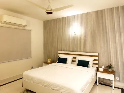 Luxury 3BR Apt | Prime Spot w/Lounge & Dinning Hotels in 