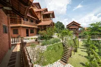 Red House the Garden Stay in Bukit Tinggi by PLAY Ξενοδοχεία στην πόλη 
