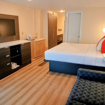 King Suite with Sofa - Non-Smoking Tiki Resort Promo Code