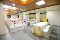 Hotel the Grand Ladhukara