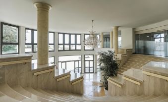 Pilgrim's Hotel - Housity