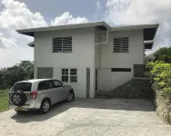 Tradewinds- quiet home overlooking the ocean  호텔