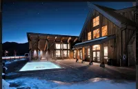 Spacious 3 BDR Pet Friendly, Hottub, Pool