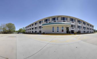 Super 8 by Wyndham Iowa City/Coralville