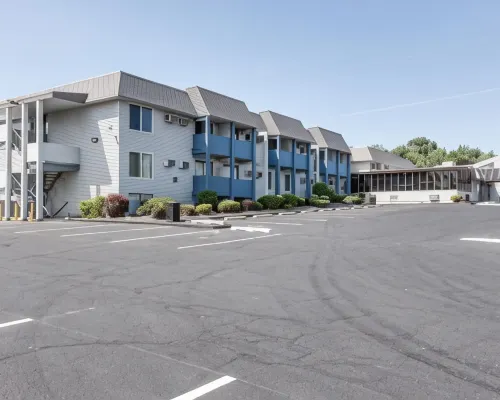 Days Inn & Suites by Wyndham Spokane فنادق في سبوكان