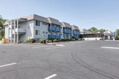 Days Inn & Suites by Wyndham Spokane Hotels in 