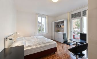 Swiss Star California - Self Check-In - Housity