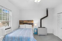 Suite 3, Quick Stroll to Downtown Black Mountain