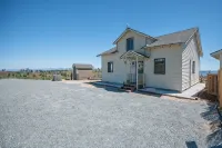 CloudDrift Villa - Romantic MountainTop Getaway with Spa, Sauna and Amazing View Hotele w: 