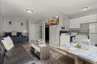 Rustic Spacious Studio/Aurora area/Sleeps 2/Pet Friendly/FREE WI-FI & Parking