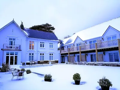 Heywood Spa Hotel Hotele w: 