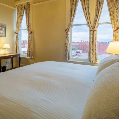 Deluxe King Room Geiser Grand Hotel Promo Code