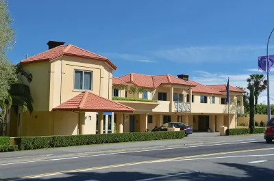 Tuscany Gardens Motor Lodge Hotele w: 