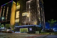 Jade Hotel