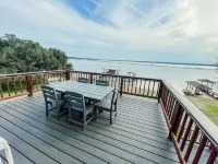 Fishing paradise!!! House on Livingston with private dock!