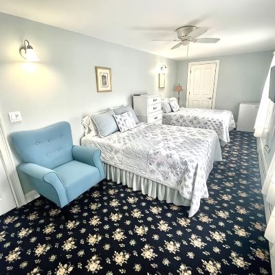 Deluxe Quadruple Room Quaker Inn Promo Code