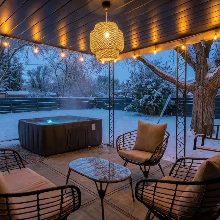 Hot Tub ~ Media Room ~ Game Room ~ USU .4 miles