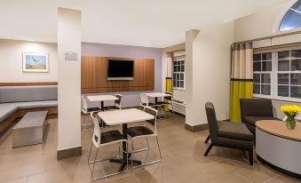 Microtel Inn & Suites by Wyndham Richmond Airport