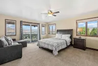 Wenatchee Mansion. 6500 sqft, pool, hot tub, 7 BR, theater, billiards and more! Hotele w: 