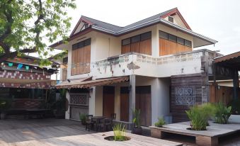 Cactus Resort & Hotel - Housity