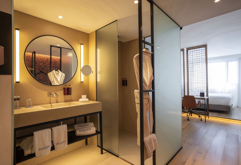 游泳池景行政間