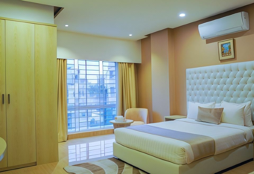 山景豪華大床房